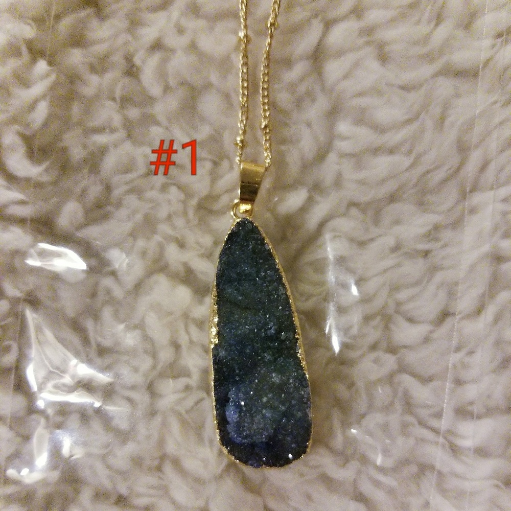 🎉HPx2🎉Gorgeous Gold Druzy Fashion Necklace - Picture 3 of 8
